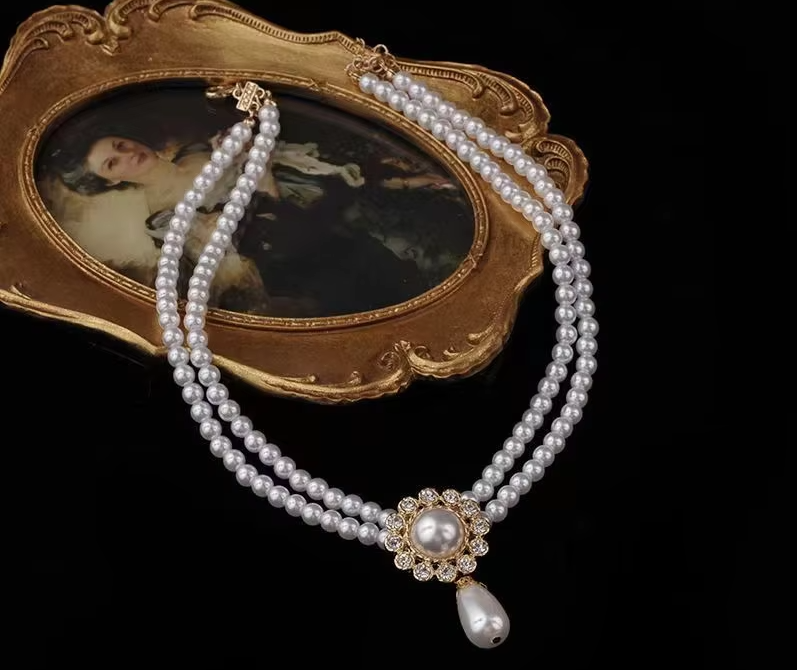 Elegant pearl necklace set