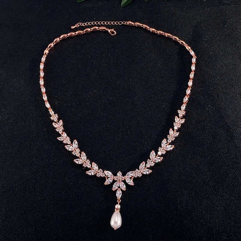 Zakol Luxury Leaf Pearl Necklace