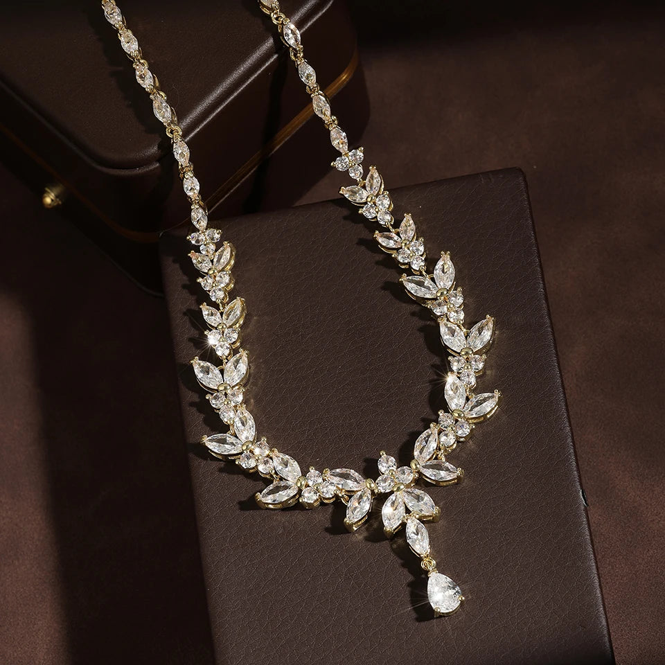Zakol Luxury Leaf Pearl Necklace