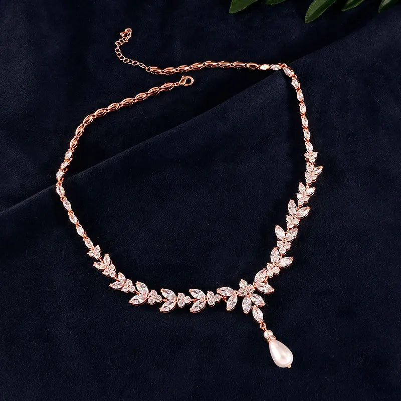 Zakol Luxury Leaf Pearl Necklace