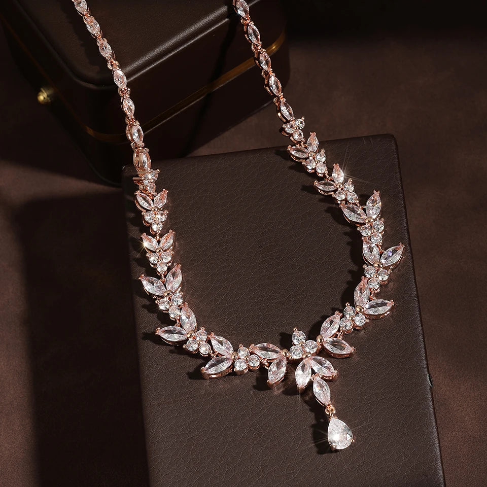 Zakol Luxury Leaf Pearl Necklace