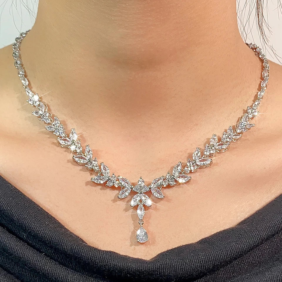 Zakol Luxury Leaf Pearl Necklace